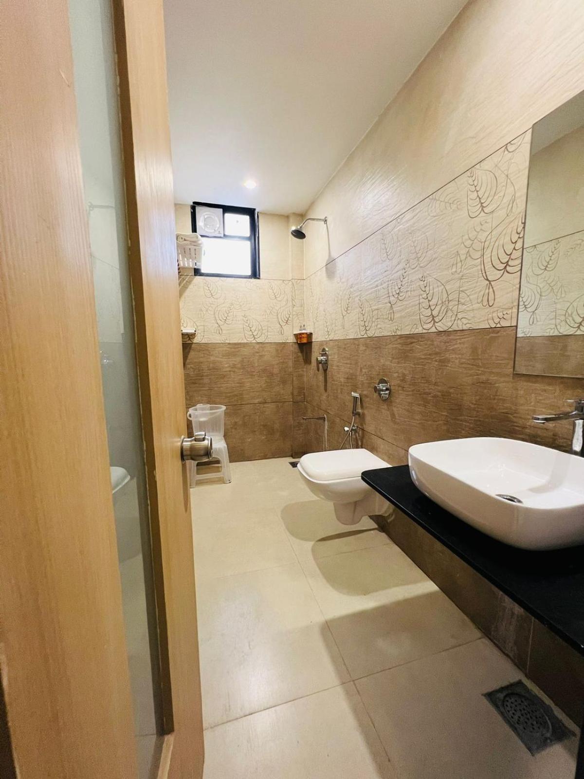 Hotel Venus By Mantram Hospitality Radźkot Zewnętrze zdjęcie