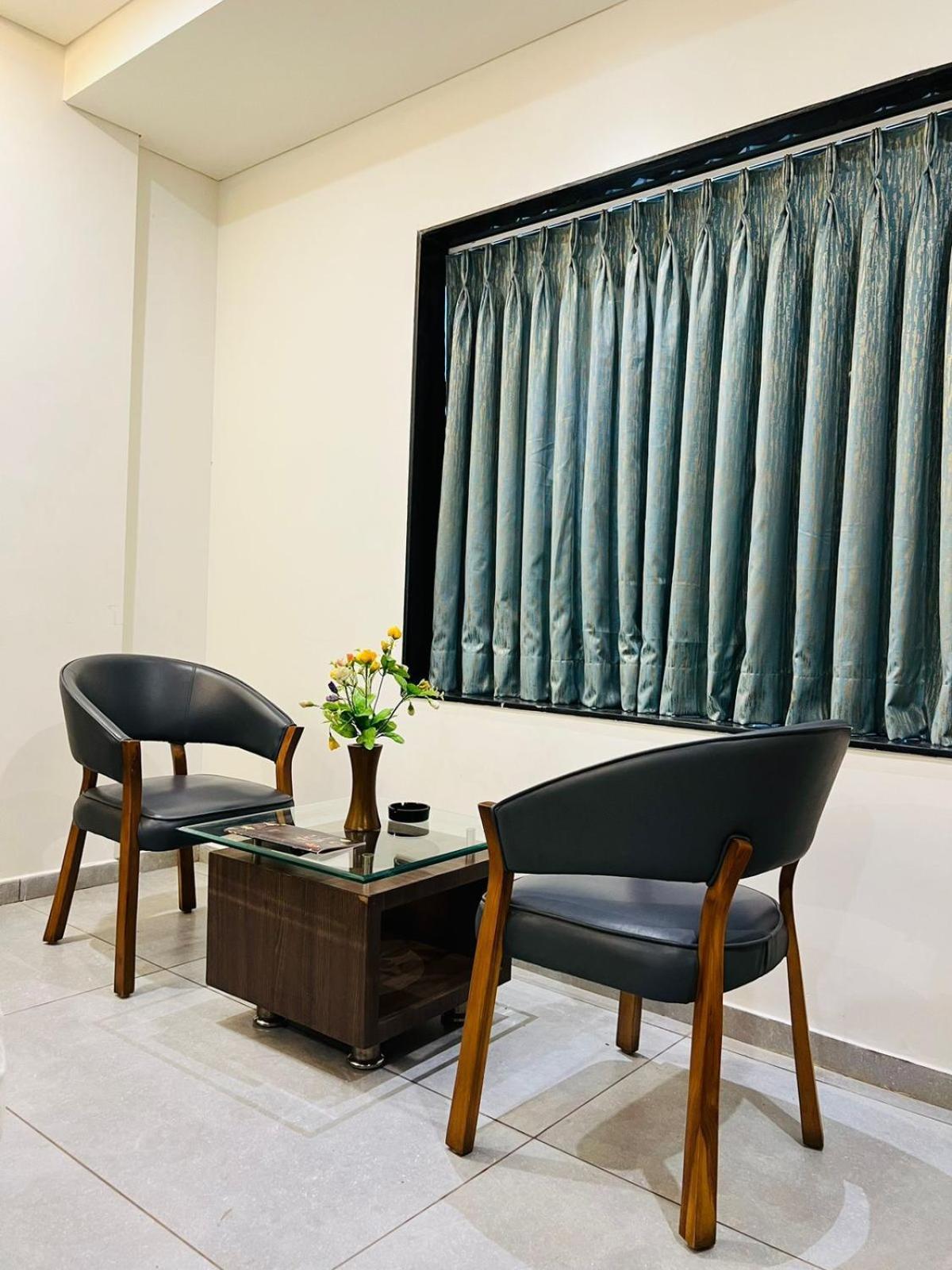 Hotel Venus By Mantram Hospitality Radźkot Zewnętrze zdjęcie