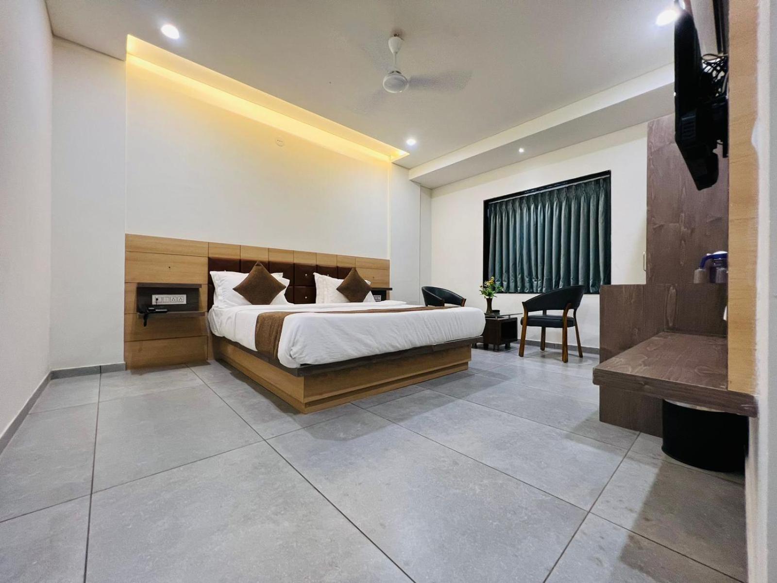 Hotel Venus By Mantram Hospitality Radźkot Zewnętrze zdjęcie